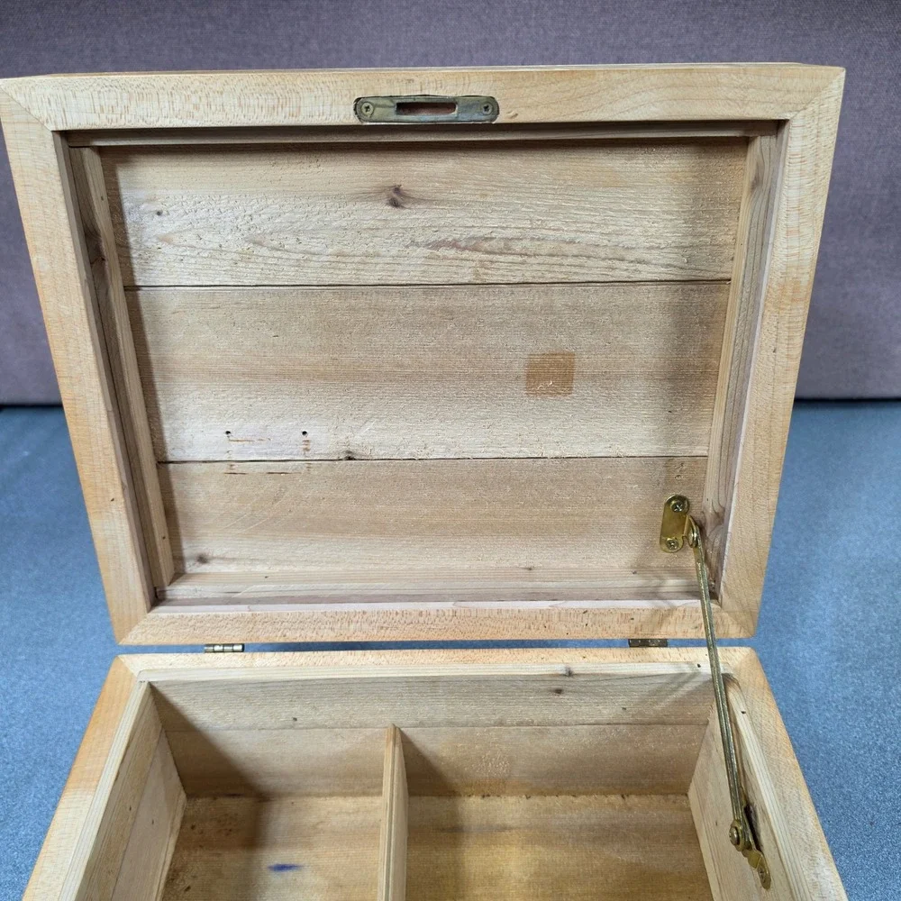 Wooden Cigar Humidor Large Brown Good Striped Key Lock Tray